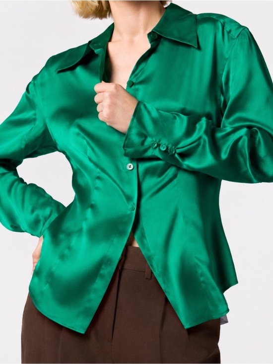 Equipment Tops - Equipment 100% Silk Emerald Green Slim Button-Up Shirt US10 NWOT